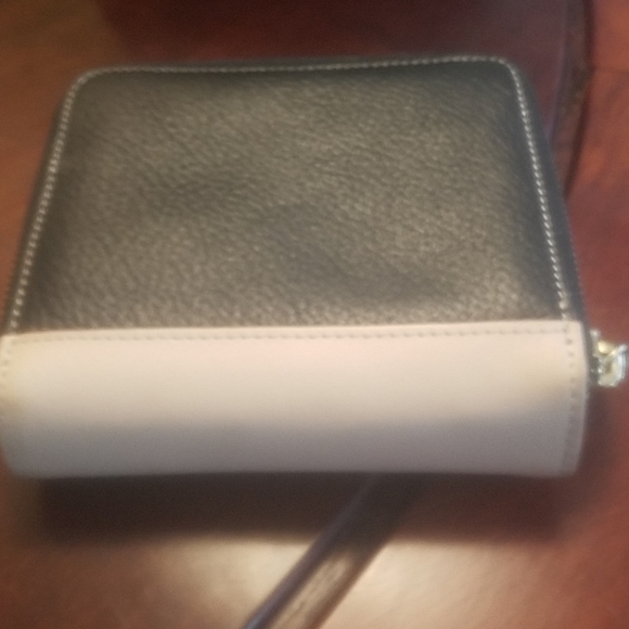 Dooney and Bourke wallet - Picture 3 of 6